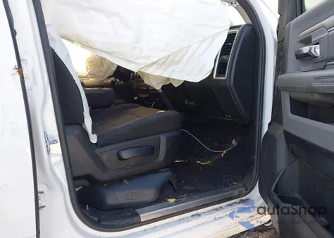 2019 Ram 1500 Classic Warlock 4X4 6'4 Box z USA, uszkodzony, nr VIN 1C6RR7GT5KS741667